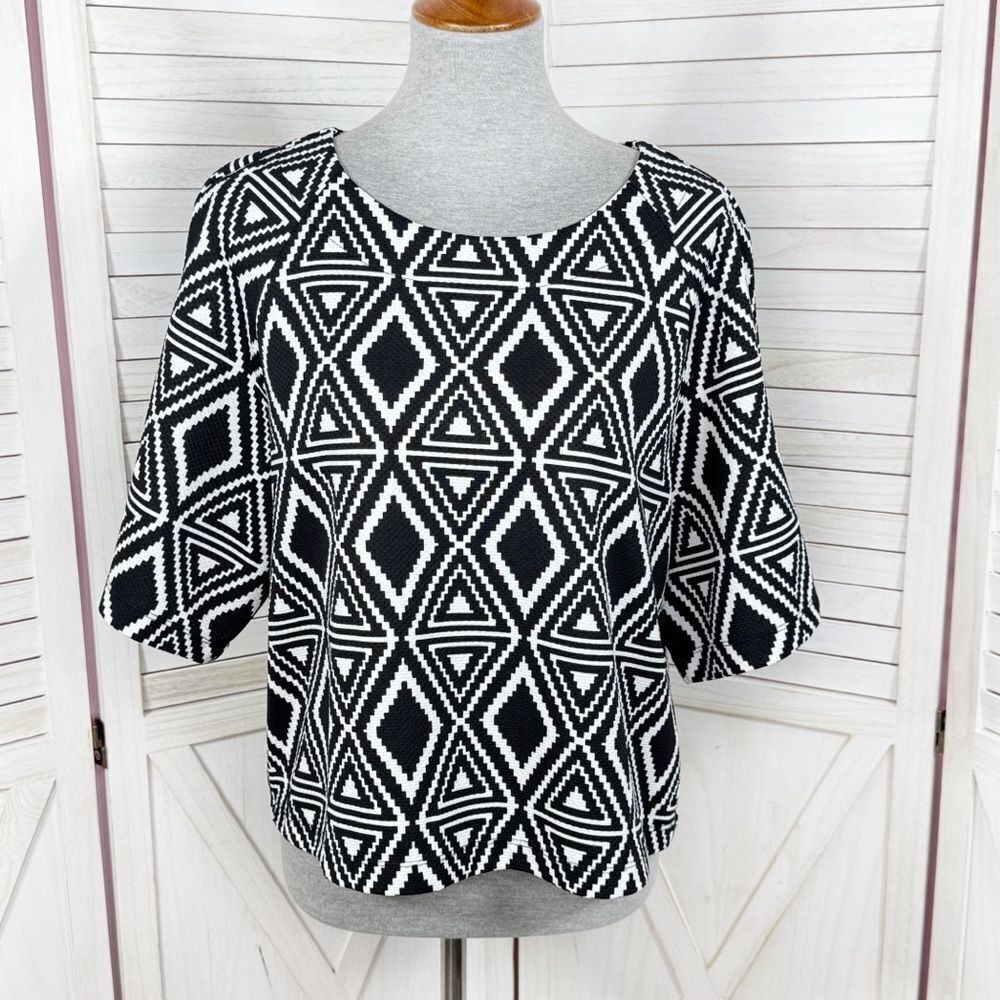 Bobeau Geometric Triangle Top Shirt Black White Medium